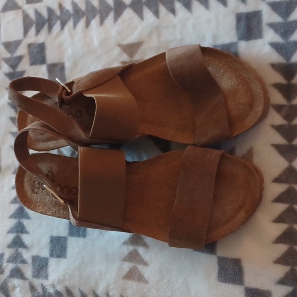 Sandals - Picture 2 of 4